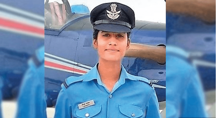 Tea seller's daughter Anchal Gangwal becomes Indian air force officer