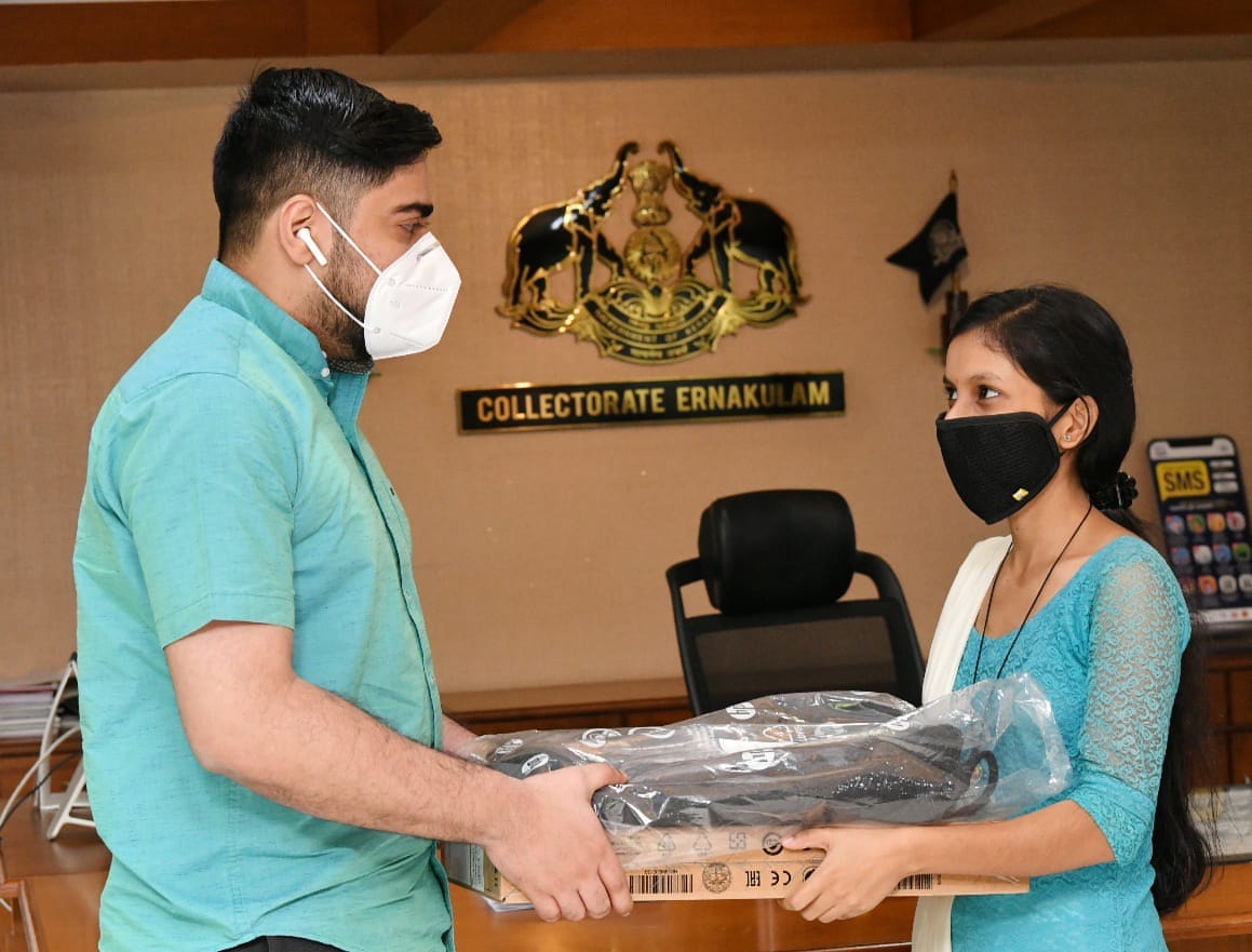 Collector Suhas gifted laptop to Payal