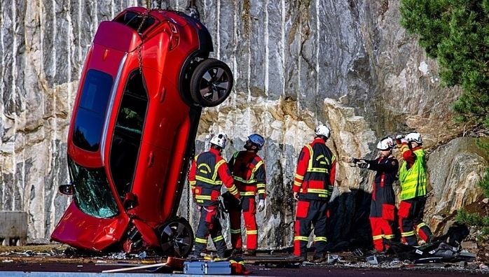 Volvo Drop 10 Cars From 30 Metres Height For Safety Test