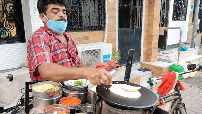 Mumbai Man Selling Dosa on Cycle from 25 Years
