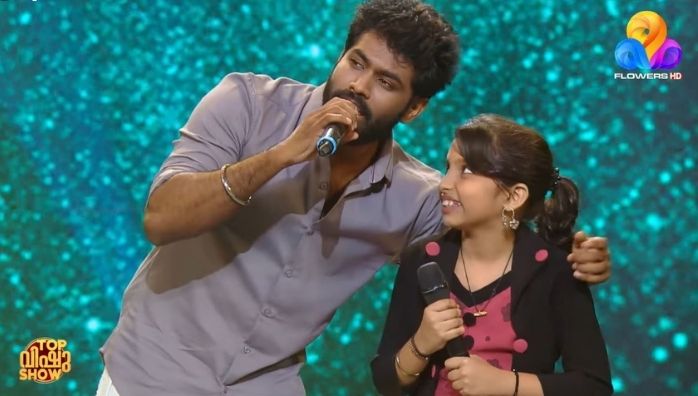Sreenadh and Vaikalakshmi duet in Flowers Top Singer