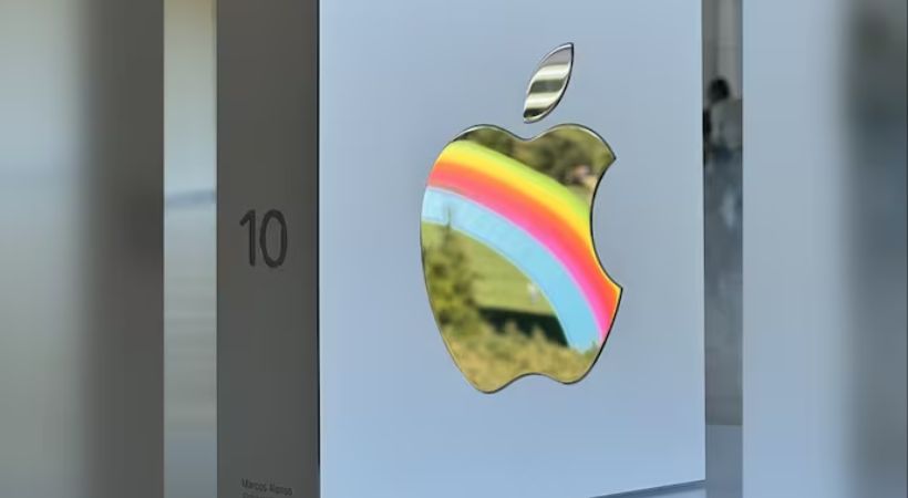 Apple Employee Unboxes Gift By Company